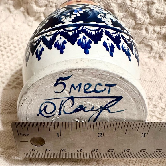 Matryoshka  Russian Nesting Wooden Doll 5 Piece🤚🏽Painted🔵⚪️Signed 6.5 in - Picture 13 of 15
